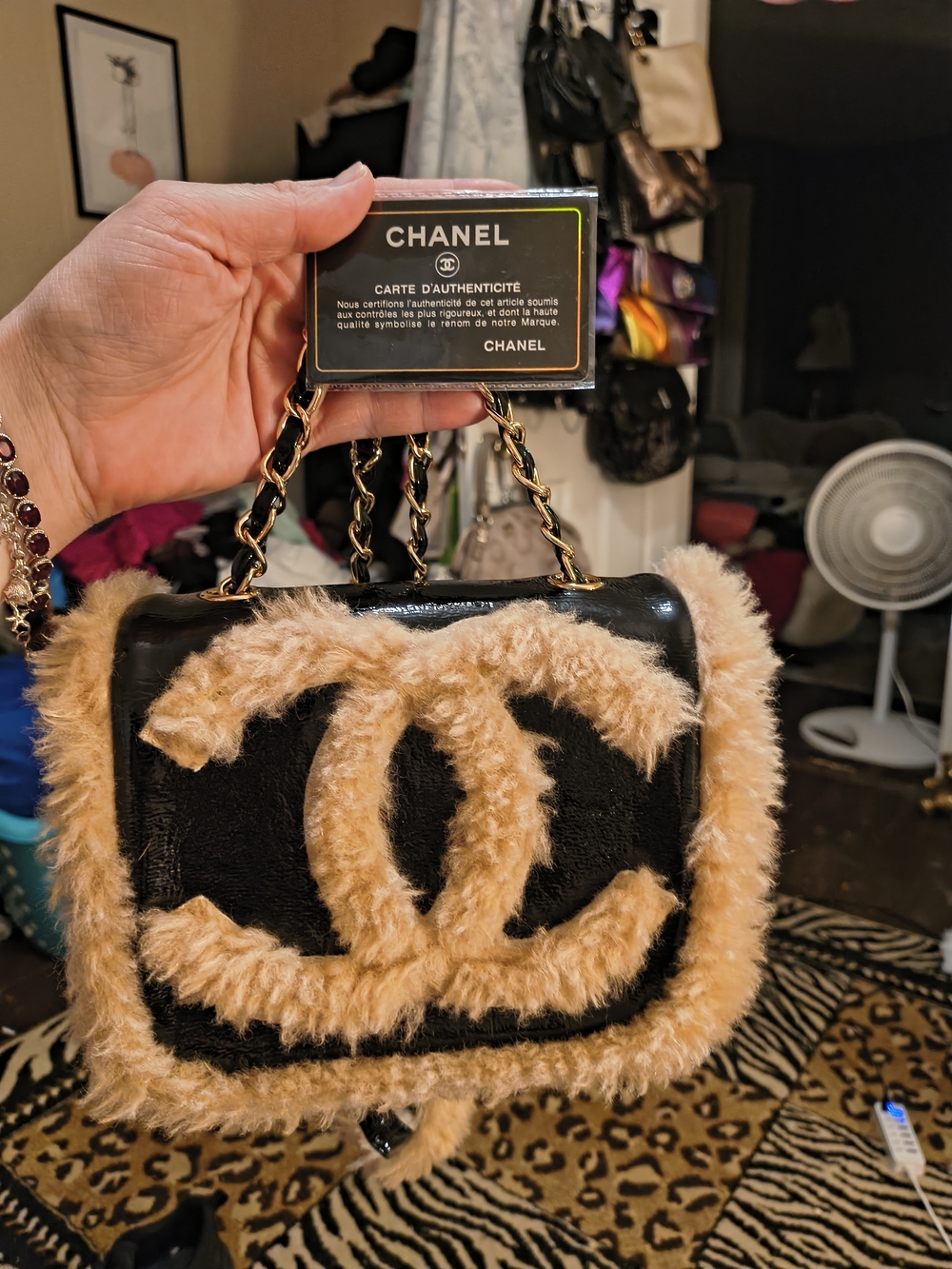 CHANEL Black "Crumple" Leather Flap Shoulder Bag with Beige Fur Trim